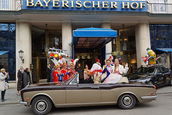 Einzug des Narrhalla Prinzenpaares in das Hotel Bayerischer Hof (Foto: Martin Schmitz)